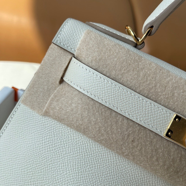 HERMES KELLY 28 SELLIER  CRAIE/SAKURA PINK EPSOM GOLD HARDWARE