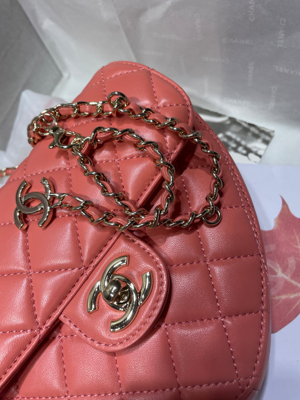 Chanel heart-shaped quilted crossbody bag (Chanel Spring-Summer 2022 Runway Bag Collection)