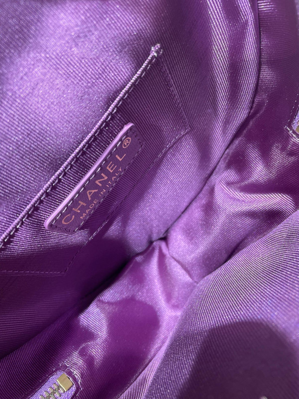 Chanel Purple heart-shaped quilted crossbody bag (Chanel Spring-Summer 2022 Runway Bag Collection)