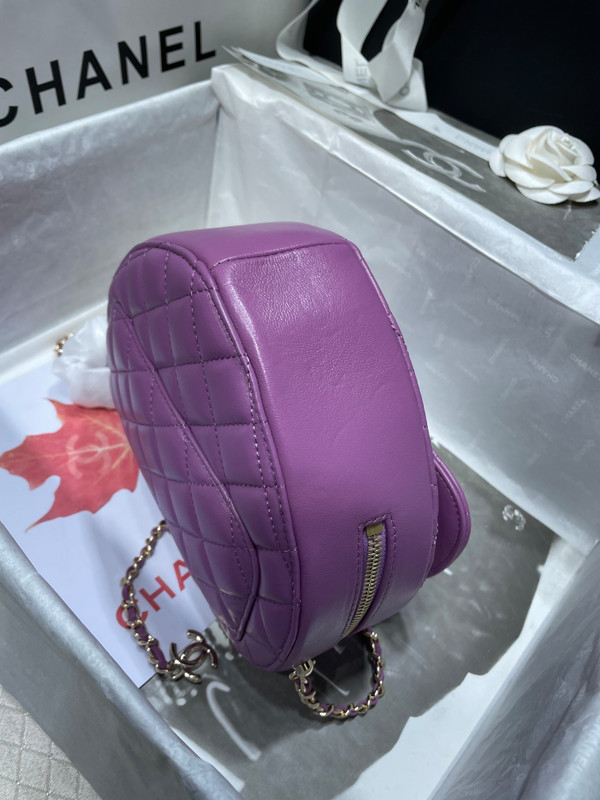 Chanel Purple heart-shaped quilted crossbody bag (Chanel Spring-Summer 2022 Runway Bag Collection)