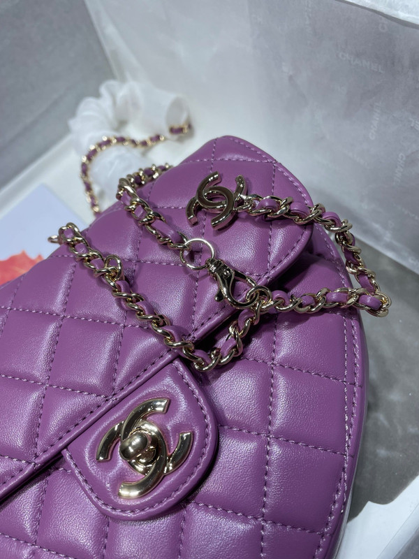 Chanel Purple heart-shaped quilted crossbody bag (Chanel Spring-Summer 2022 Runway Bag Collection)