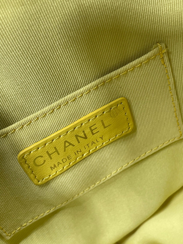 Chanel Yellow heart-shaped quilted crossbody bag (Chanel Spring-Summer 2022 Runway Bag Collection)