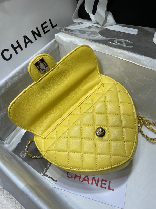 Chanel Yellow heart-shaped quilted crossbody bag (Chanel Spring-Summer 2022 Runway Bag Collection)