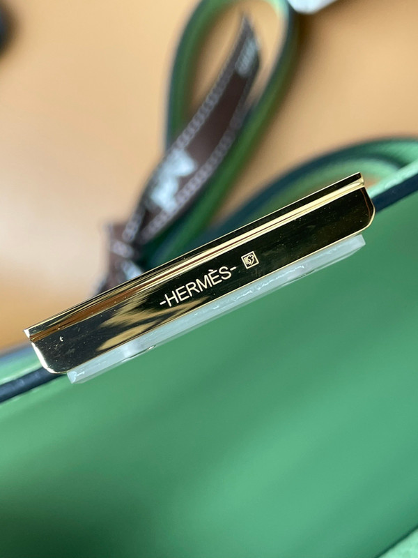 Hermes Vert Criquet  Constance 19cm Epsom Gold Hardware