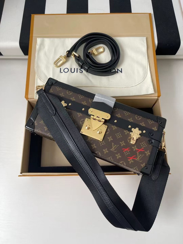 Louis Vuitton M46120  PETITE MALLE EAST WEST BAG
