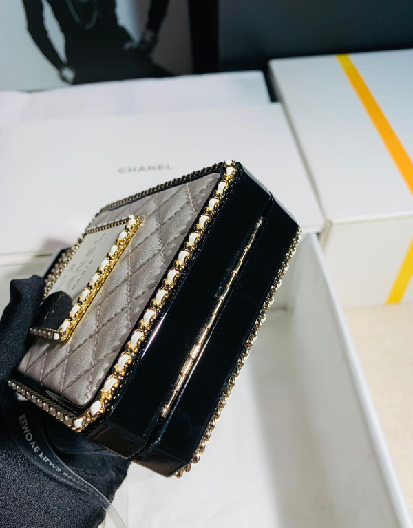 Chanel 2022 Rare NO5 Perfume Bag Limited Edition