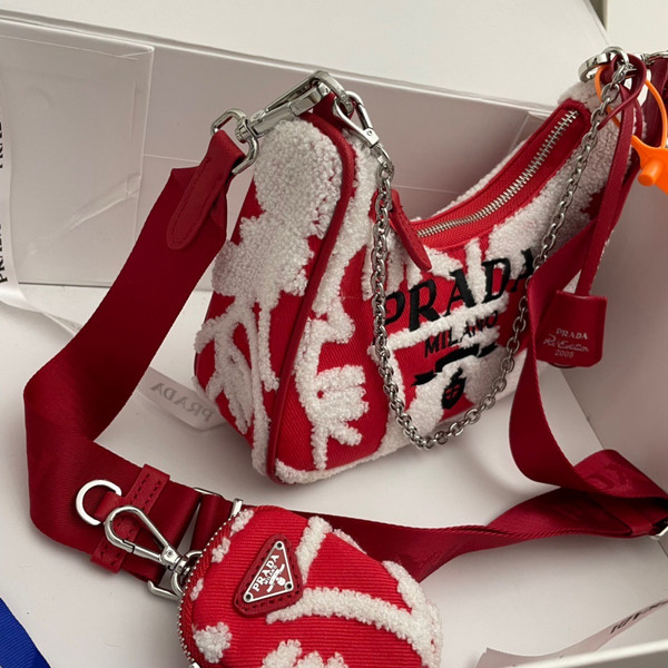 Prada Re-Edition 2006 embroidered drill shoulder bag Red