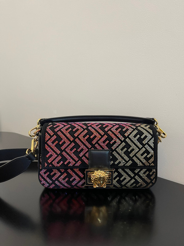 FENDACE BAGUETTE SHOULDER BAG