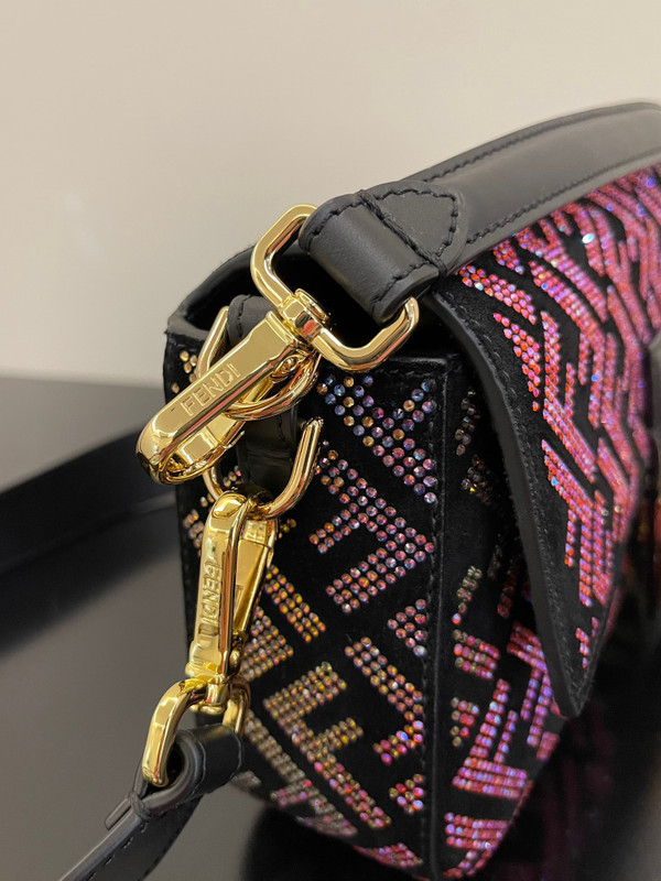 FENDACE BAGUETTE SHOULDER BAG