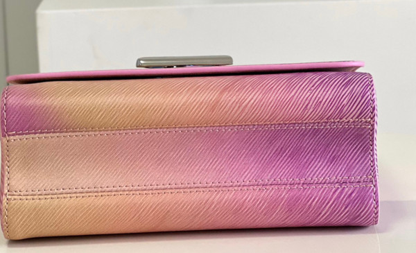 Louis Vuitton M59894 TWIST MM BAG