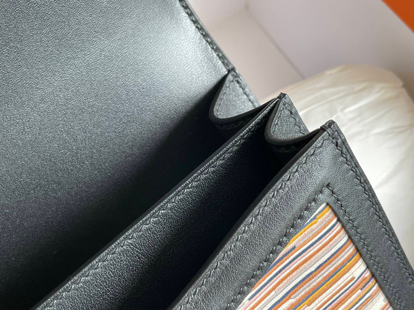 Hermès Black Vibrato Constance 19cm  Gold GHW