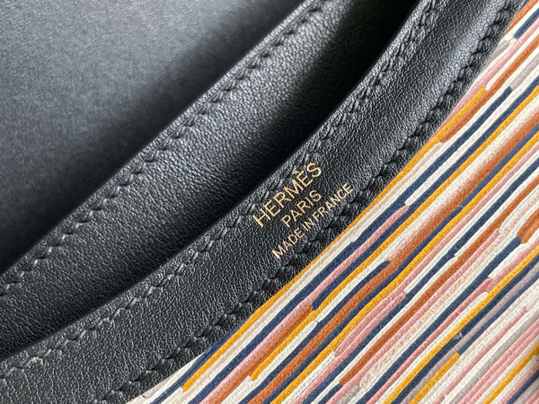 Hermès Black Vibrato Constance 19cm  Gold GHW