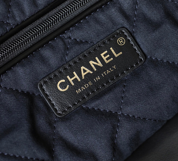 CHANEL 22 HANDBAG Ruthenium Small AW 2022