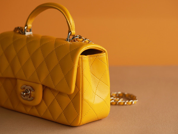 Chanel  Fall-Winter 2022/23 Pre-Collection Yellow  MINI FLAP BAG WITH TOP HANDLE