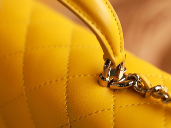 Chanel  Fall-Winter 2022/23 Pre-Collection Yellow  MINI FLAP BAG WITH TOP HANDLE