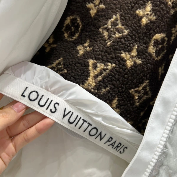 Louis Vuitton 1A9KZ9 ELECTRIC ACCENT SKI JACKET WHITE