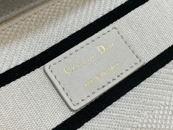 Christian Dior MEDIUM LADY D-LITE BAG Latte Cannage Shearling