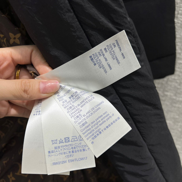Louis Vuitton 1AAK1A WRAP PUFFER JACKET