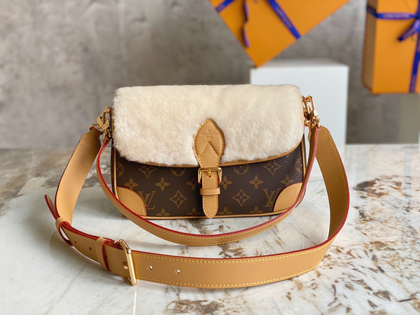 Louis Vuitton M46317 DIANE BAG