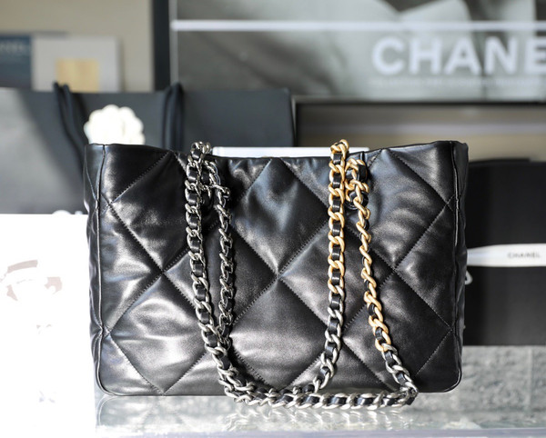 CHANEL 19 SHOPPING BAG FW2022/23