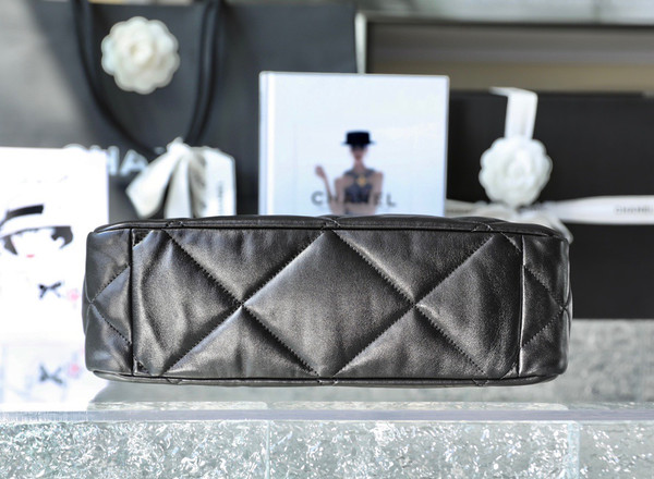 CHANEL 19 SHOPPING BAG FW2022/23