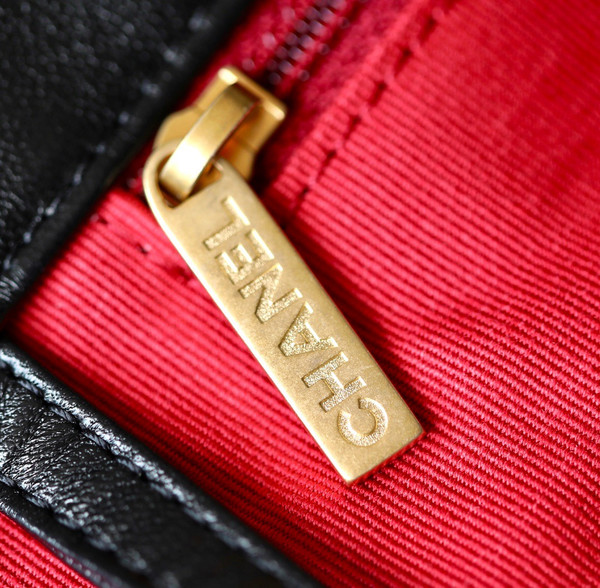 CHANEL 19 SHOPPING BAG FW2022/23