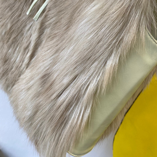 Fendi Gilet White fox-fur gilet yellow