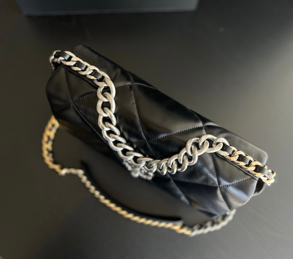 CHANEL 19 HANDBAG LARGE FW2022