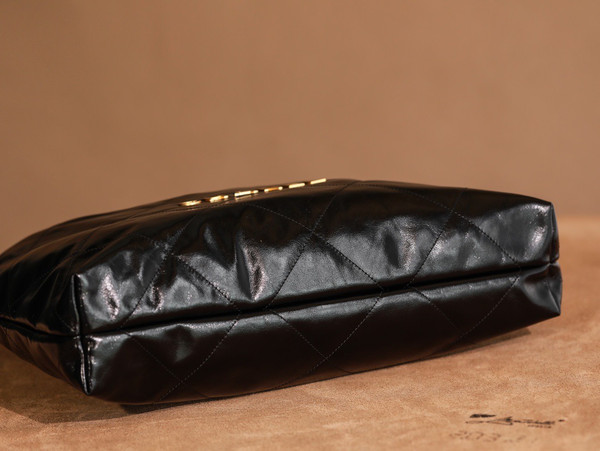 CHANEL 22 HANDBAG Shiny Calfskin