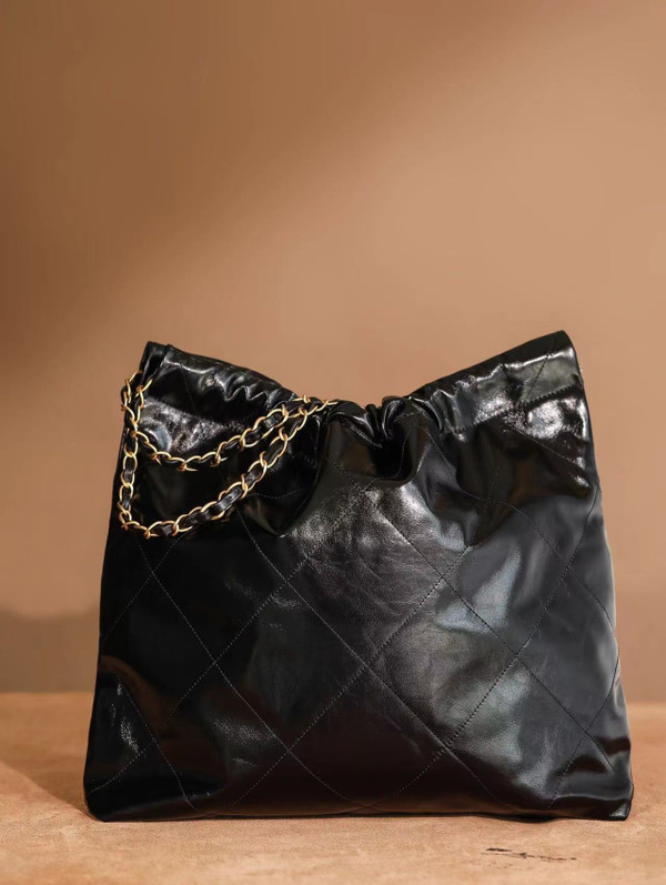 CHANEL 22 HANDBAG Shiny Calfskin