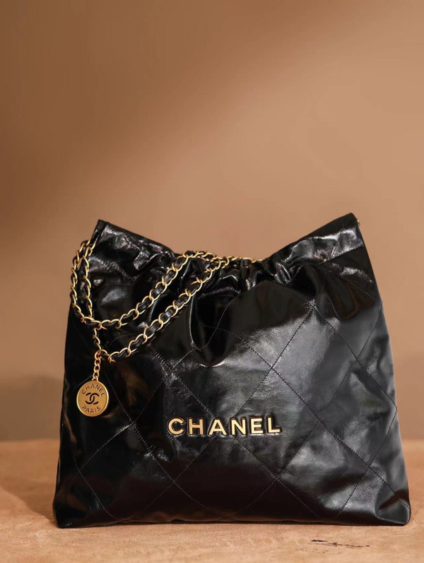 CHANEL 22 HANDBAG Shiny Calfskin