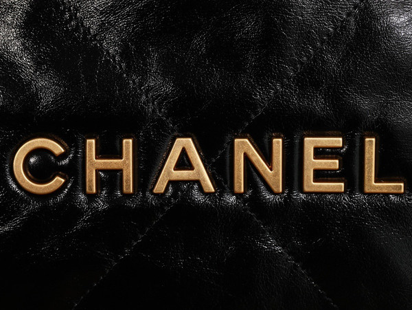 CHANEL 22 HANDBAG Shiny Calfskin