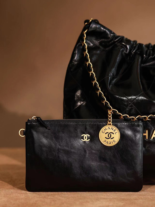 CHANEL 22 HANDBAG Shiny Calfskin