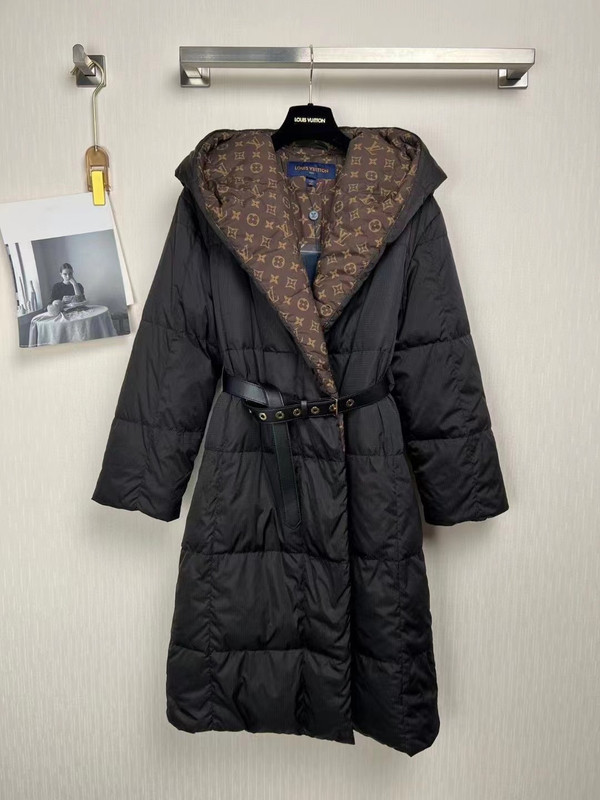 Louis Vuitton 1AA8X7 LONG PILLOW PUFFER WRAP COAT