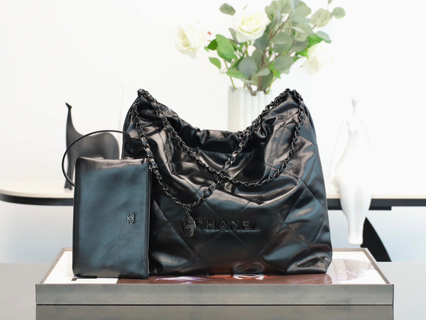 CHANEL 22 HANDBAG ALL-BLACK Medium AW 2022