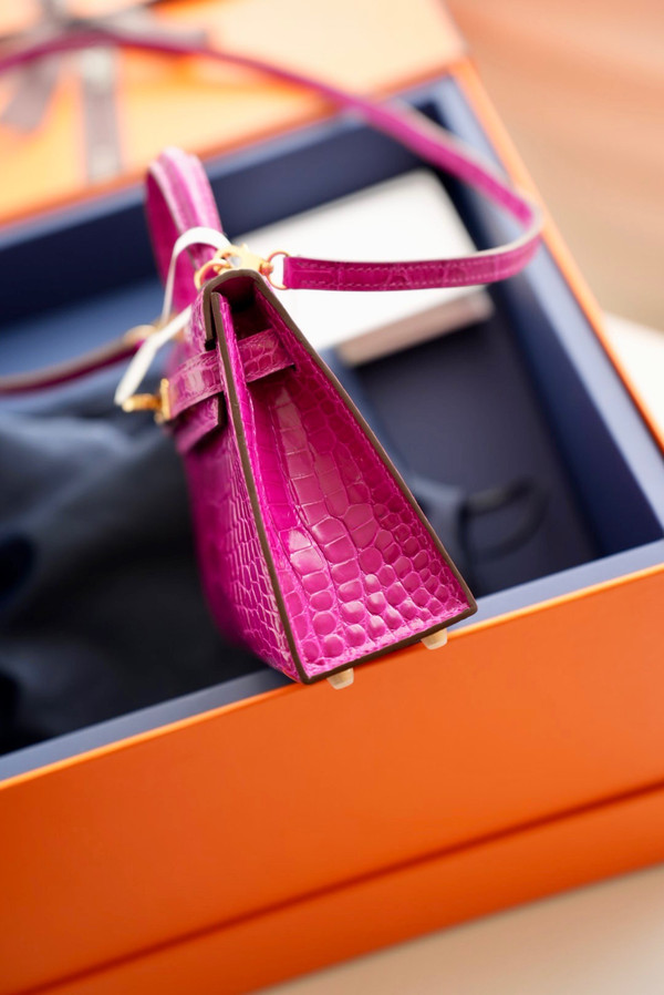 Hermès Kelly 20 Mini II Sellier  Rose Scheherazade Alligator Gold Hardware
