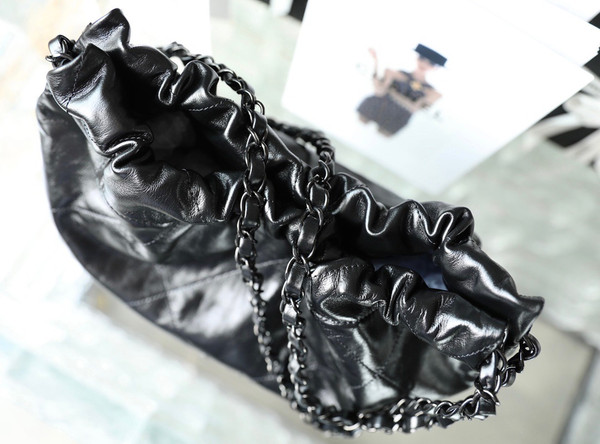 CHANEL 22 SMALL HANDBAG SO BLACK