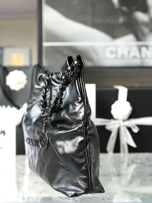 CHANEL 22 SMALL HANDBAG SO BLACK