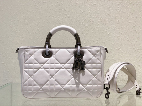 [Priority Release] Christian Dior The lady Dior 95.22 Bag Medium White