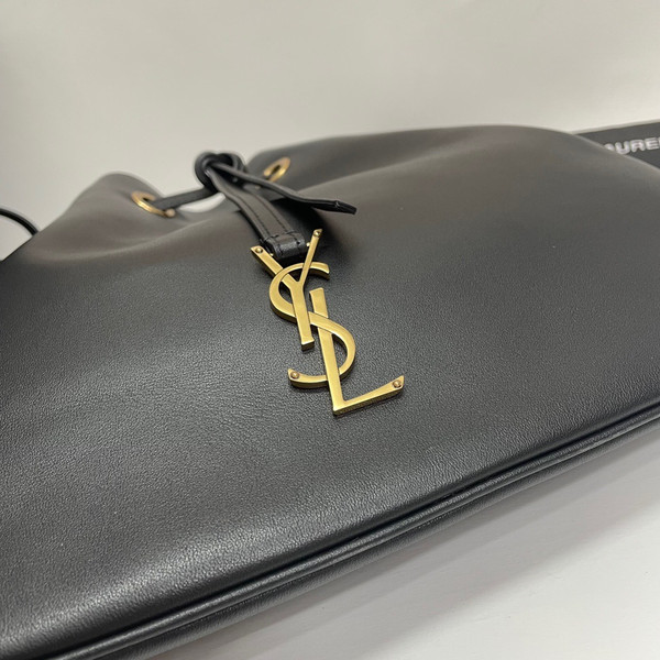 Saint Laurent PARIS VII MEDIUM HOBO BAG IN LEATHER