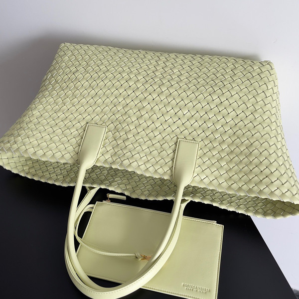 Bottega Veneta Large Cabat in  Zest Washed