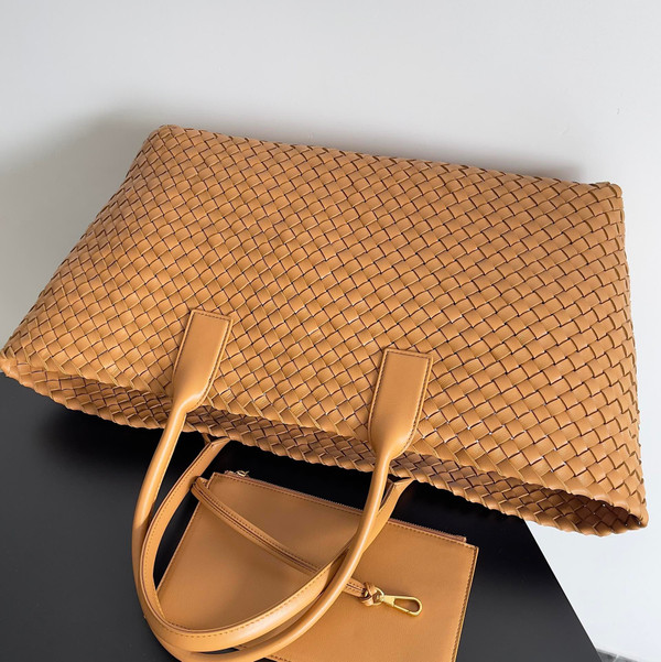 Bottega Veneta Large Cabat in Brown