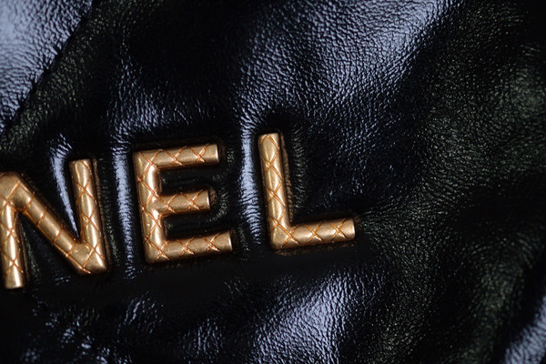 CHANEL 22 MINI HANDBAG GOLD LOGO BLACK SS2023 BLACK
