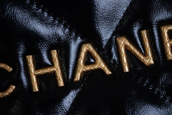 CHANEL 22 MINI HANDBAG GOLD LOGO BLACK SS2023 BLACK