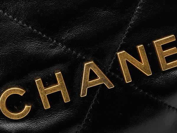 CHANEL 22 MINI HANDBAG GOLD LOGO BLACK SS2023 BLACK