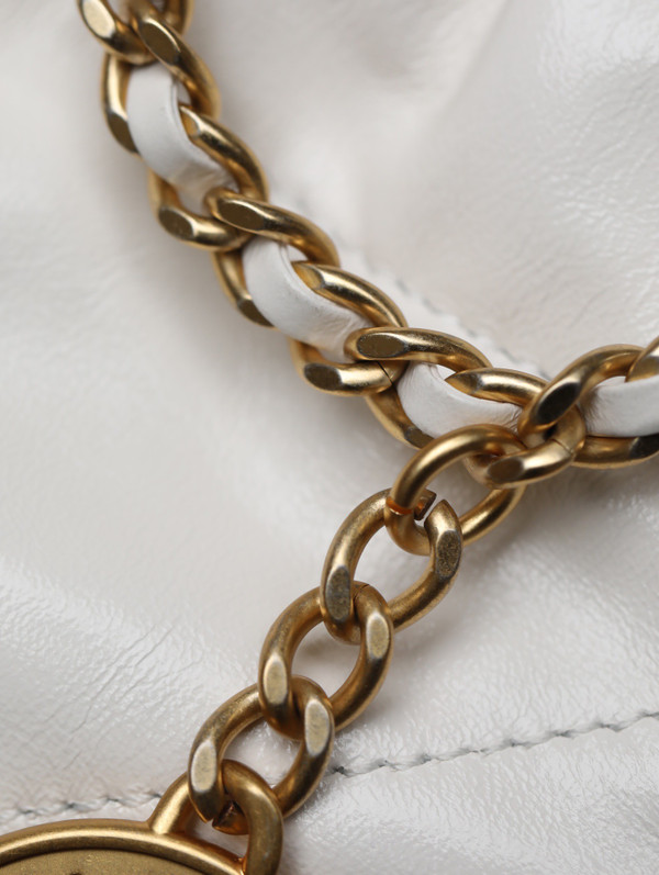 CHANEL 22 MINI HANDBAG GOLD LOGO SS2023 WHITE