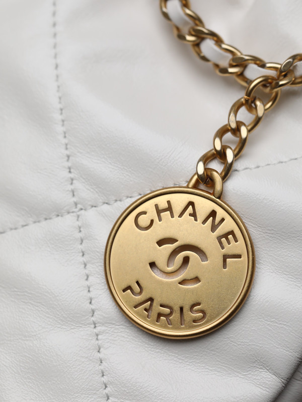 CHANEL 22 MINI HANDBAG GOLD LOGO SS2023 WHITE