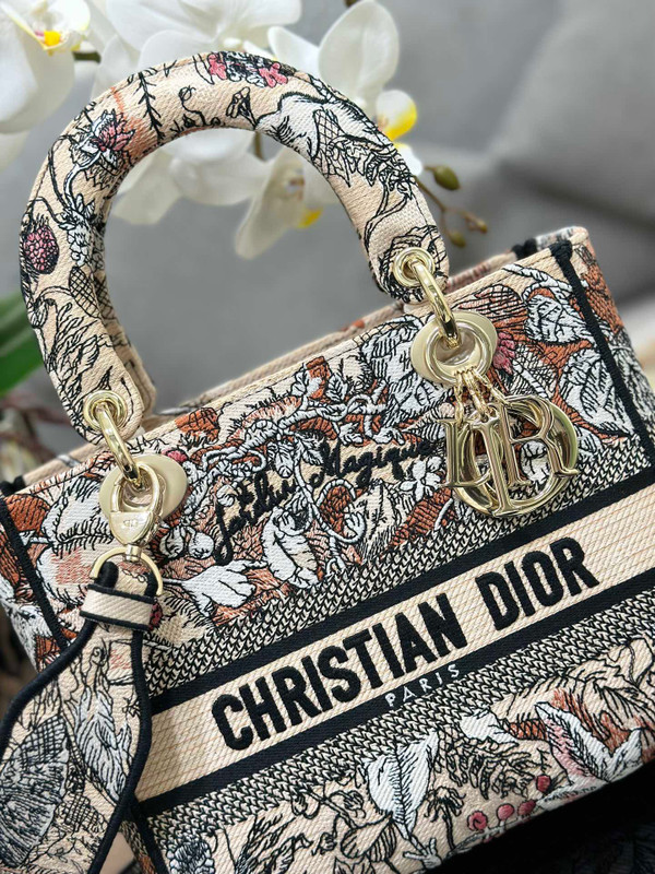 Christian Dior MEDIUM LADY D-LITE BAG Powder Pink Dior Jardin Magique Embroidery
