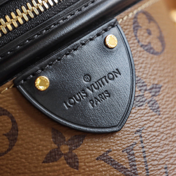 Louis Vuitton M43986 Cannes bag