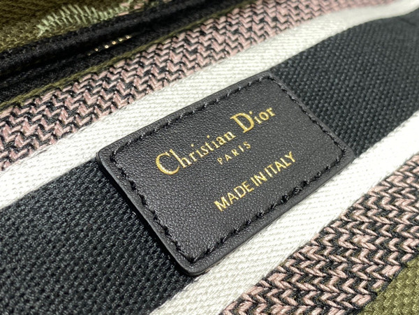 Christian Dior MEDIUM LADY D-LITE BAG Green Multicolor Dior Petites Fleurs Embroidery